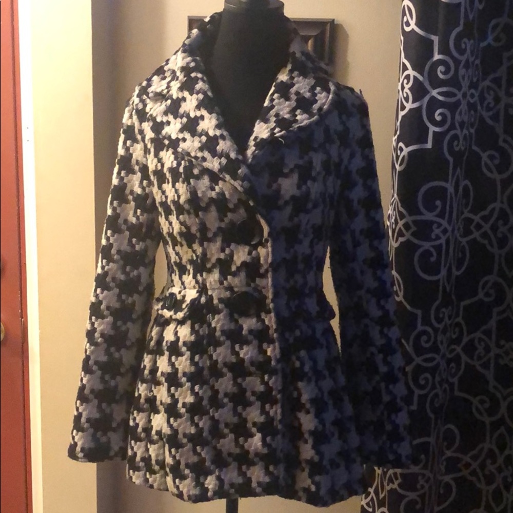Trendy tweed black and white coat